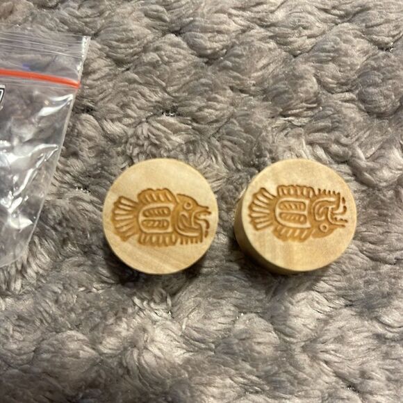Crocodile wood fish, laser, gauges, plugs multiple sizes available one pair NEW - Picture 2 of 6